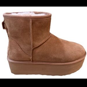 UGG Women's Classic Ultra Mini Platform Chestnut Boots 1135092 Size 8